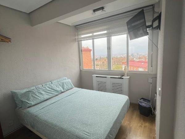 Bed VALLECAS : photo 1 de la chambre chambre double avec salle de bains commune