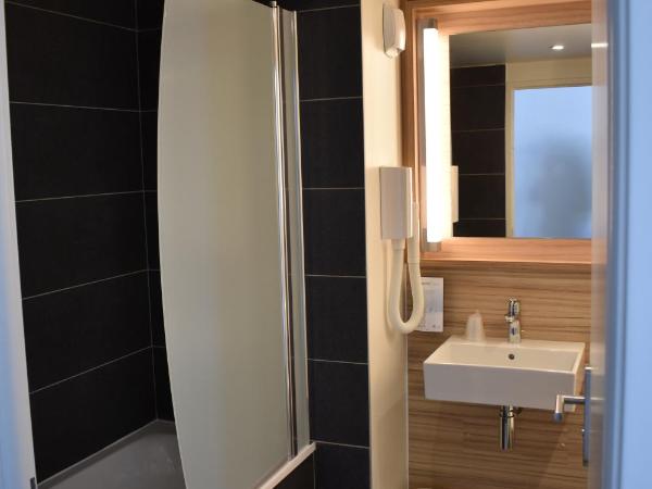 Campanile Ales Centre - Cévennes : photo 4 de la chambre hébergement 1 lit double + 1 lit simple