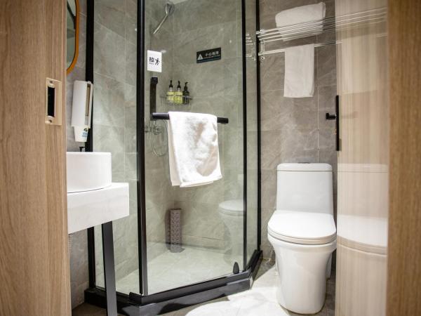 网鱼电竞酒店上海新国际博览中心店 : photo 8 de la chambre chambre simple supérieure