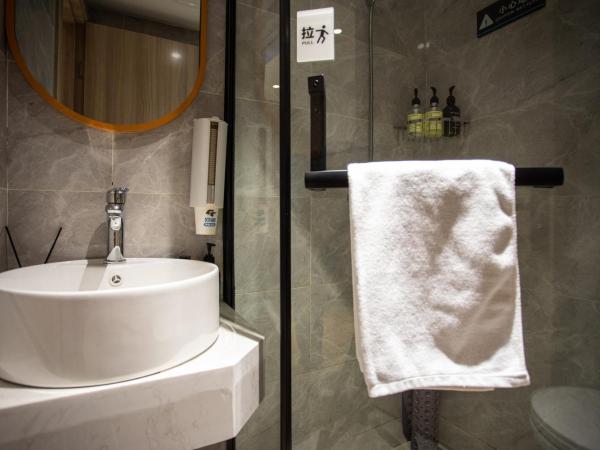 网鱼电竞酒店上海新国际博览中心店 : photo 7 de la chambre chambre simple supérieure