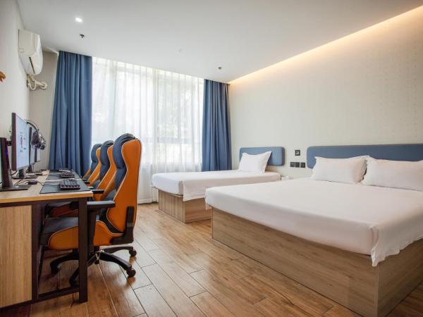 网鱼电竞酒店上海新国际博览中心店 : photo 1 de la chambre chambre triple de luxe