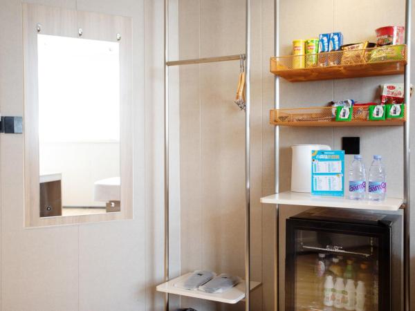 网鱼电竞酒店上海新国际博览中心店 : photo 6 de la chambre chambre triple de luxe