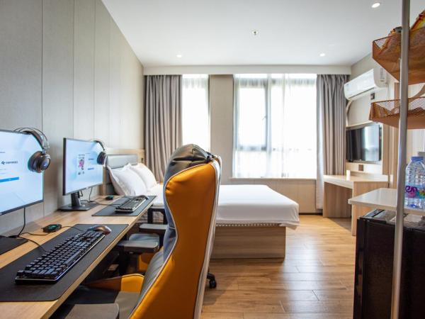 网鱼电竞酒店上海新国际博览中心店 : photo 1 de la chambre chambre double