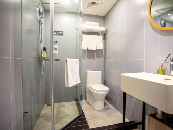 网鱼电竞酒店上海新国际博览中心店 : photo 10 de la chambre chambre double