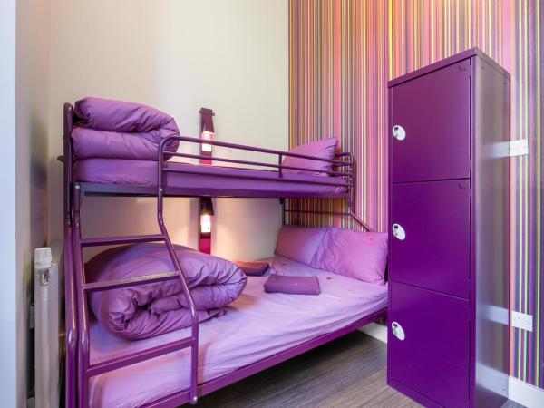 Safestay London Kensington Holland Park : photo 1 de la chambre chambre triple avec salle de bains commune