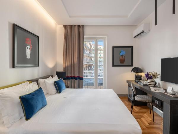 Le Mummarelle Napoli : photo 2 de la chambre deluxe double room with balcony – via santa lucia 76