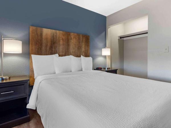 Extended Stay America Premier Suites - Charlotte - Pineville - Pineville Matthews Rd. : photo 2 de la chambre one bedroom suite with one king bed non-smoking