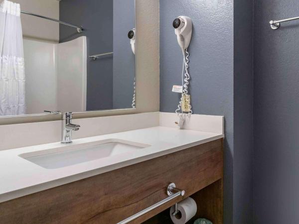 Extended Stay America Premier Suites - Charlotte - Pineville - Pineville Matthews Rd. : photo 5 de la chambre one bedroom suite with one king bed non-smoking