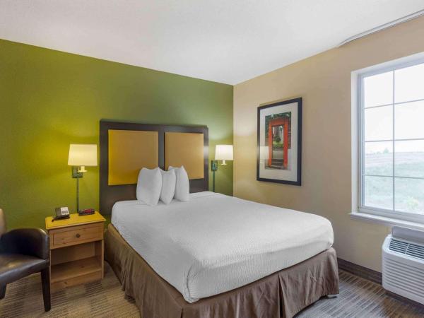 Extended Stay America Select Suites - Orlando - Southpark - Equity Row : photo 1 de la chambre studio avec 1 lit queen-size - accessible aux personnes à mobilité réduite - non-fumeurs