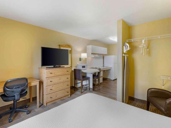 Extended Stay America Select Suites - Orlando - Southpark - Equity Row : photo 3 de la chambre studio avec 1 lit queen-size - accessible aux personnes à mobilité réduite - non-fumeurs