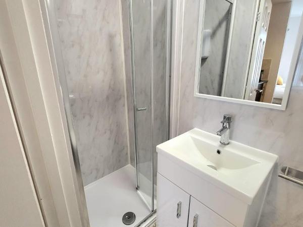 London En-suite Double Rooms - Leytonstone E11 : photo 6 de la chambre chambre lits jumeaux