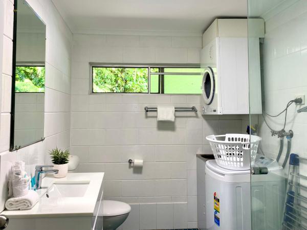 Lychee Tree Holiday Apartments : photo 4 de la chambre appartement avec terrasse