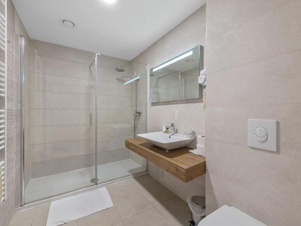 Boutique Hotel Mali Raj : photo 4 de la chambre chambre double ou lits jumeaux deluxe - vue sur mer