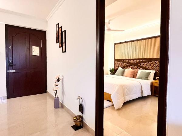 Joy Suite - Exclusive private 4-star AC suite inside Lotus 8 Hotel - 3 min walk from Cochin Airport : photo 2 de la chambre suite supérieure lit king-size