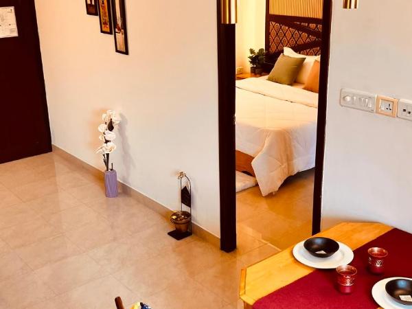 Joy Suite - Exclusive private 4-star AC suite inside Lotus 8 Hotel - 3 min walk from Cochin Airport : photo 6 de la chambre suite supérieure lit king-size