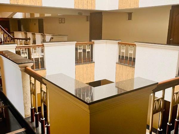 Joy Suite - Exclusive private 4-star AC suite inside Lotus 8 Hotel - 3 min walk from Cochin Airport : photo 10 de la chambre suite supérieure lit king-size