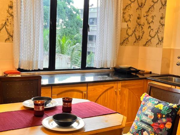 Joy Suite - Exclusive private 4-star AC suite inside Lotus 8 Hotel - 3 min walk from Cochin Airport : photo 9 de la chambre suite supérieure lit king-size