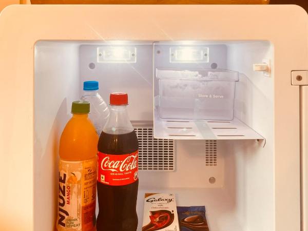 Joy Suite - Exclusive private 4-star AC suite inside Lotus 8 Hotel - 3 min walk from Cochin Airport : photo 8 de la chambre suite supérieure lit king-size