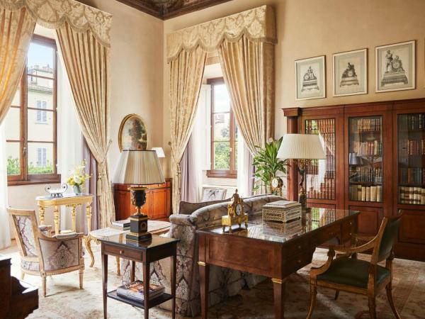 Four Seasons Hotel Firenze : photo 4 de la chambre suite royale lit king-size