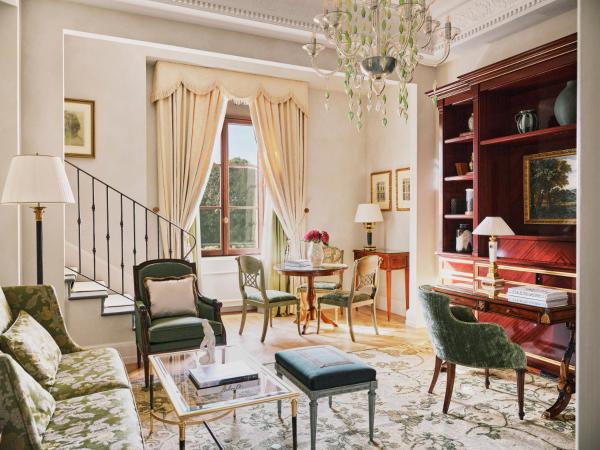 Four Seasons Hotel Firenze : photo 5 de la chambre suite lit king-size exécutive - vue sur duomo