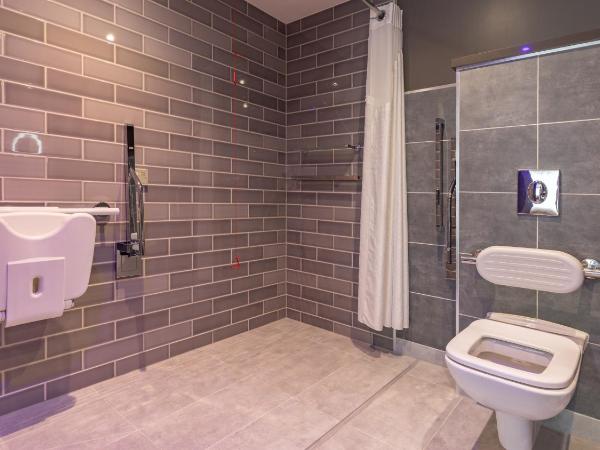 Holiday Inn Manchester - City Centre, an IHG Hotel : photo 6 de la chambre chambre lit king-size premium - accessible aux personnes à mobilité réduite
