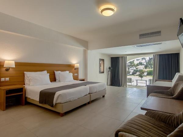 Corfu Holiday Palace : photo 2 de la chambre suite avec piscine commune