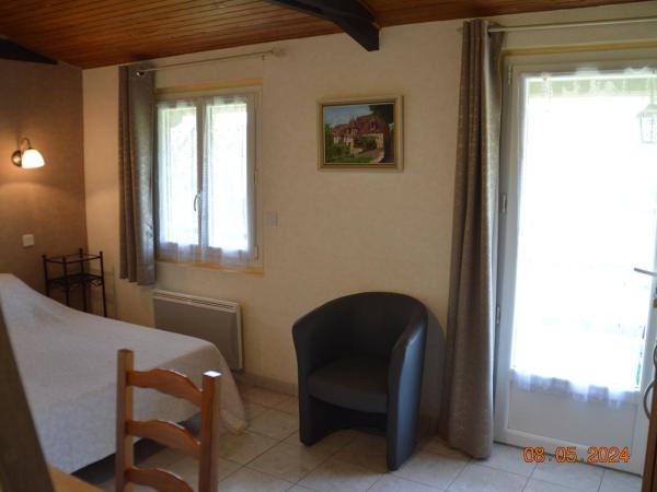 Le chalet des Contries : photo 5 de la chambre chambre double avec salle de bains privative
