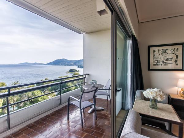 Corfu Holiday Palace : photo 4 de la chambre chambre lits jumeaux supérieure - vue sur mer