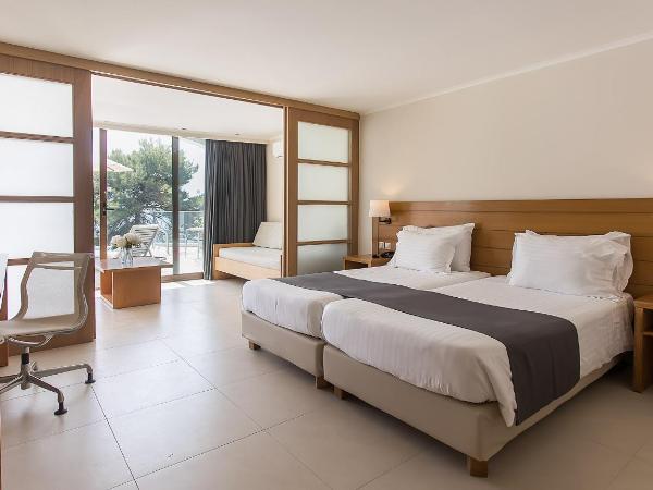 Corfu Holiday Palace : photo 1 de la chambre deluxe bungalow sea view with sharing pool