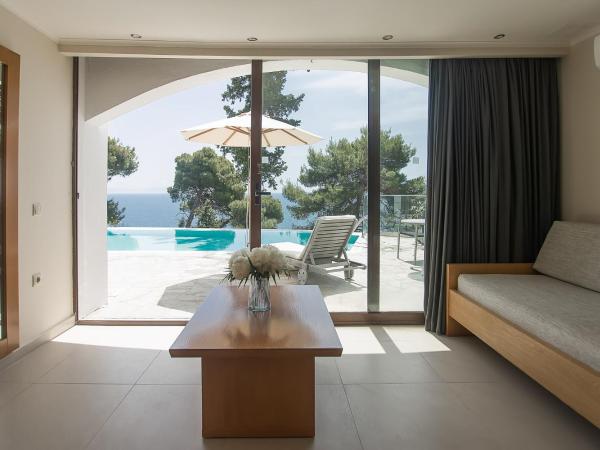 Corfu Holiday Palace : photo 4 de la chambre deluxe bungalow sea view with sharing pool