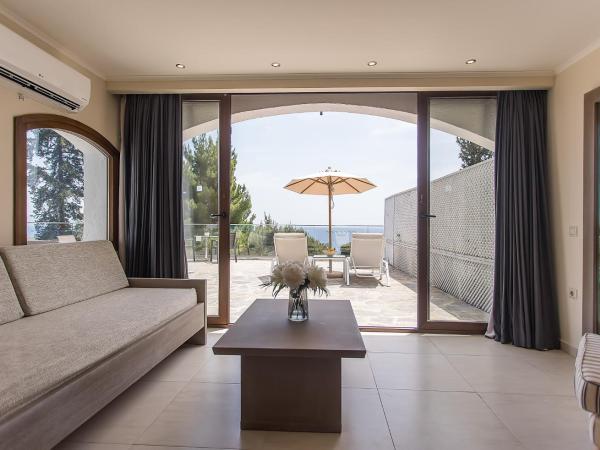 Corfu Holiday Palace : photo 4 de la chambre superior bungalow sea view with private pool