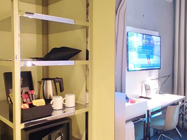 M Social Singapore : photo 2 de la chambre hébergement lit queen-size premier avec alcôve