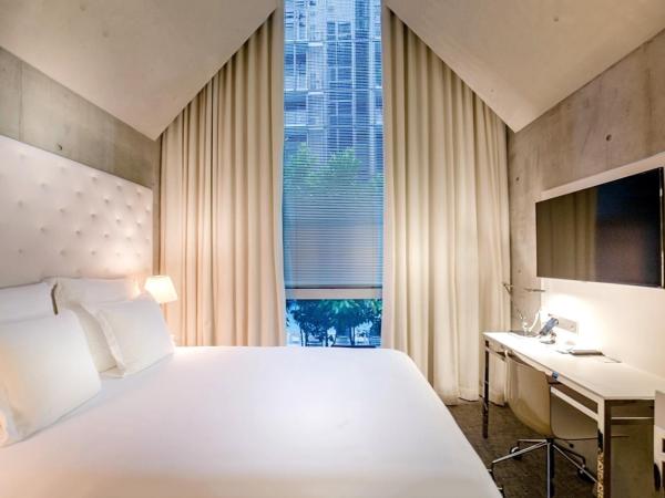 M Social Singapore : photo 4 de la chambre hébergement lit queen-size premier avec alcôve