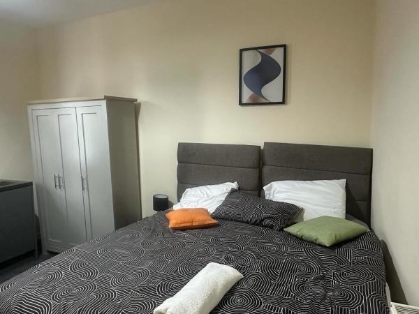 Best living Apartment : photo 9 de la chambre chambre double avec salle de bains privative