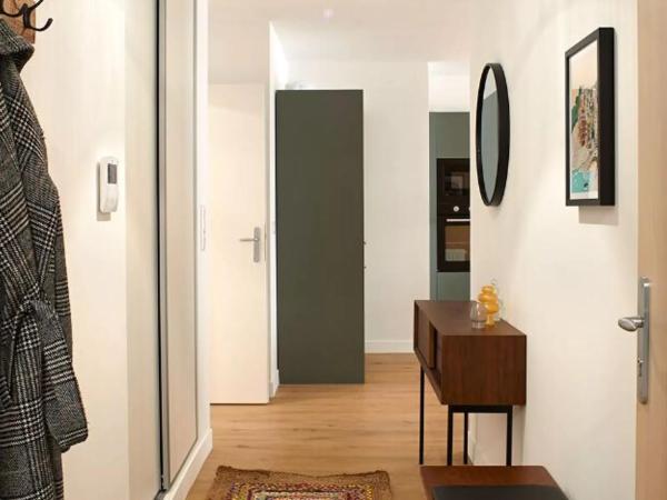 Loft moderne à Reims : photo 6 de la chambre suite familiale avec balcon