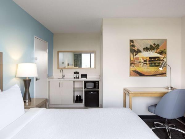 Embassy Suites by Hilton Tampa Airport Westshore : photo 3 de la chambre chambre lit king-size standard - non-fumeurs