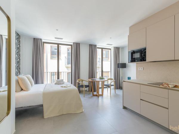 Cervantes Suites by Helo : photo 4 de la chambre appartement avec balcon