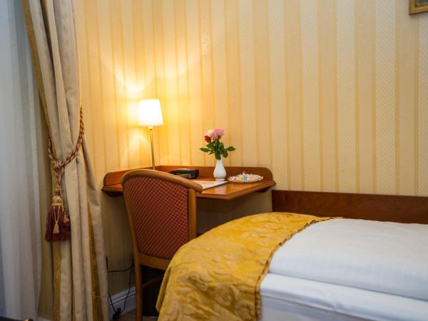 Pension Opera Suites I Self Check In : photo 4 de la chambre petite chambre simple