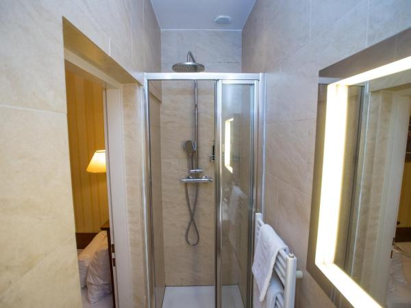 Pension Opera Suites I Self Check In : photo 6 de la chambre petite chambre simple