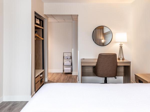 Atrium Hotel Vancouver : photo 2 de la chambre suite lit king-size