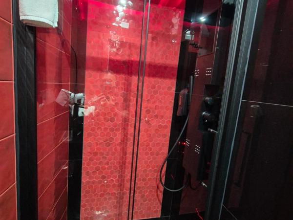 Albicocche House Catania : photo 3 de la chambre suite avec jacuzzi