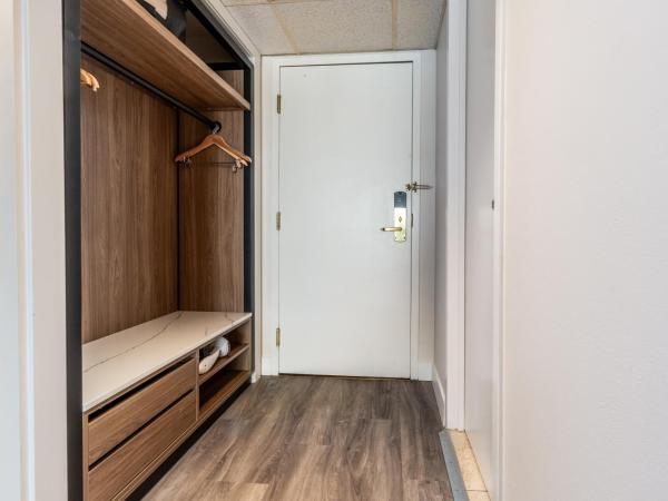 Atrium Hotel Vancouver : photo 10 de la chambre chambre standard avec 2 lits queen-size