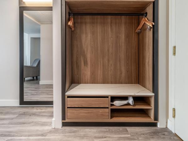 Atrium Hotel Vancouver : photo 9 de la chambre chambre standard avec 2 lits queen-size