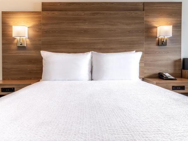 Atrium Hotel Vancouver : photo 9 de la chambre hébergement simple lit queen-size