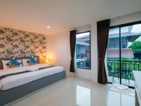 Chanakarn Pool Access Rawai : photo 3 de la chambre chambre double ou lits jumeaux deluxe - vue sur piscine