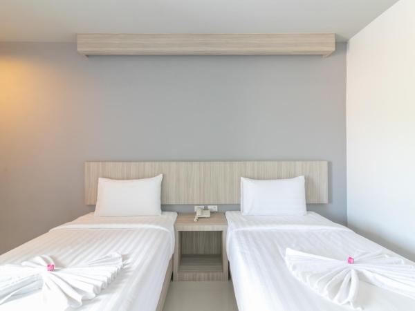 Carpio Hotel Phuket : photo 6 de la chambre chambre lits jumeaux supérieure