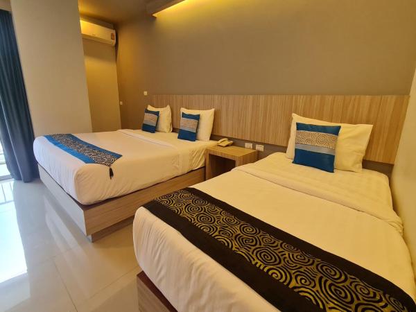 Carpio Hotel Phuket : photo 6 de la chambre chambre triple supérieure