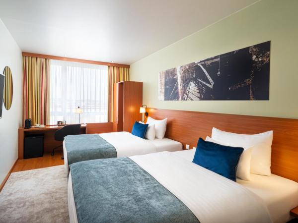 Leonardo Hotel Salzburg Airport : photo 4 de la chambre grande chambre familiale