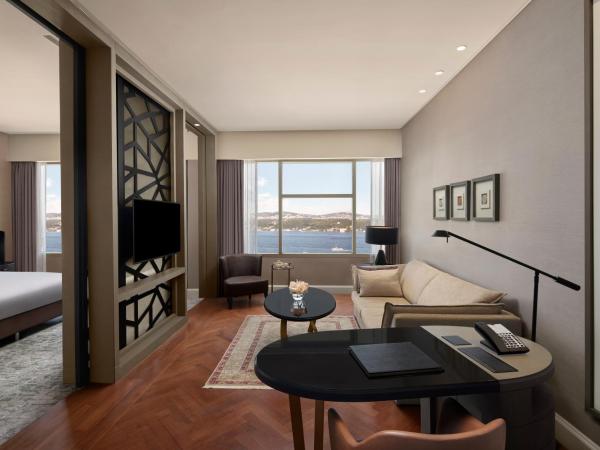 The Ritz-Carlton, Istanbul at the Bosphorus : photo 3 de la chambre suite bosphore avec accès au salon club