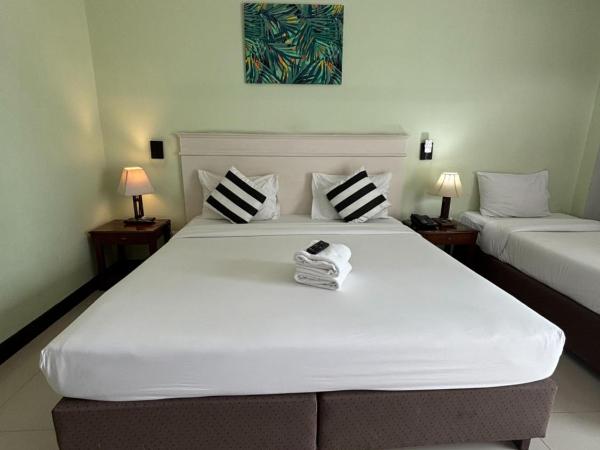 Sutus Court 1 : photo 1 de la chambre chambre triple standard avec balcon